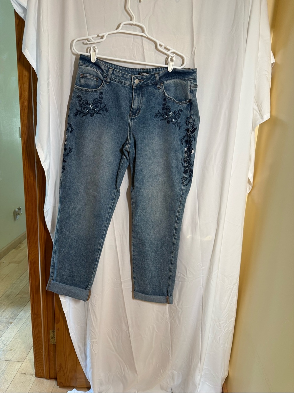 Flamingals xl Women's Blue Embroidered Straight-Leg Jeans